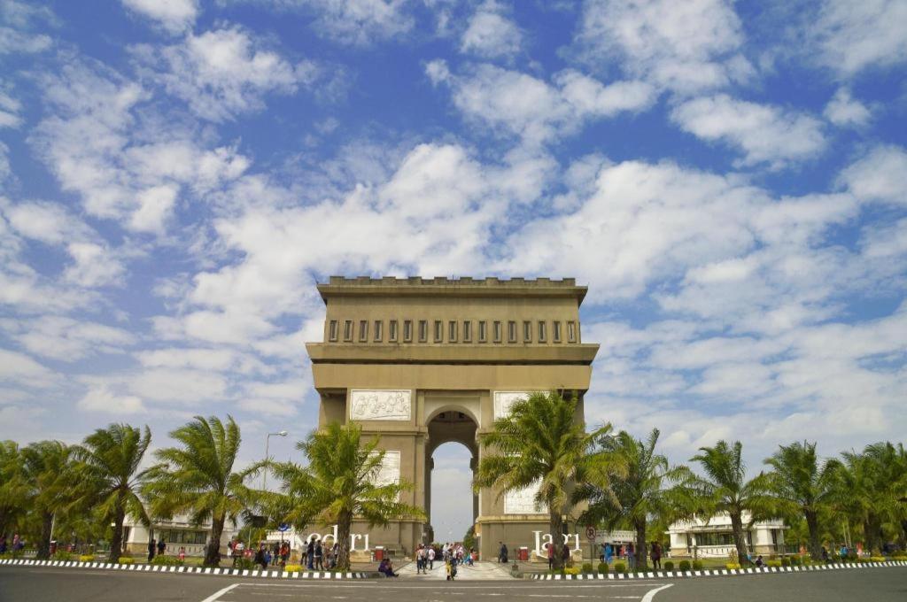 Srikandi Semarang Bagian luar foto